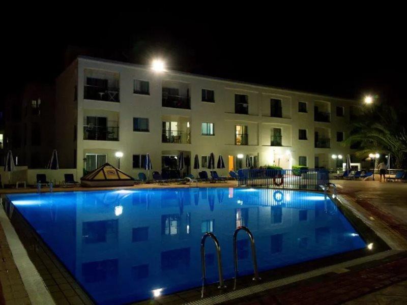 Helios 2 Apartman Paphos Kültér fotó