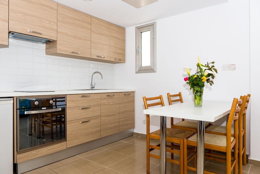 Helios 2 Apartman Paphos Kültér fotó