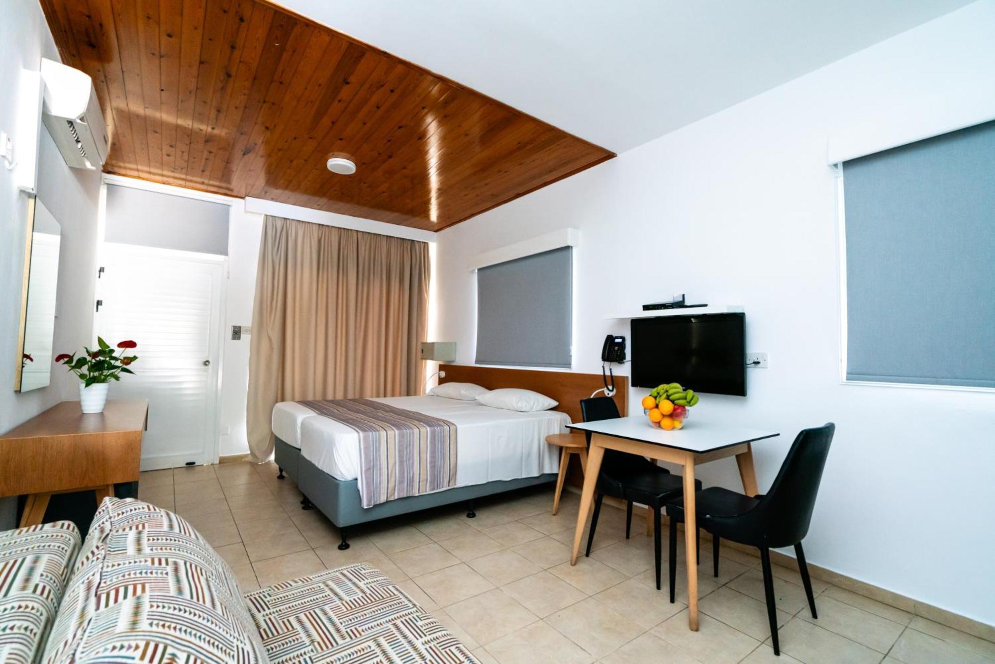 Helios 2 Apartman Paphos Kültér fotó