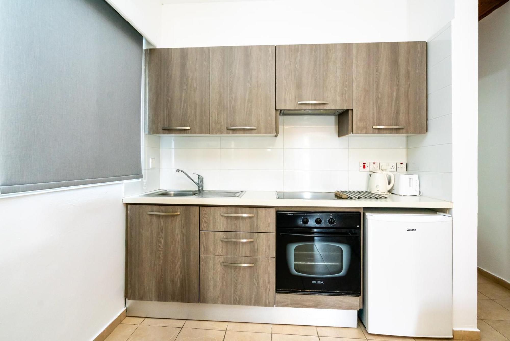 Helios 2 Apartman Paphos Kültér fotó