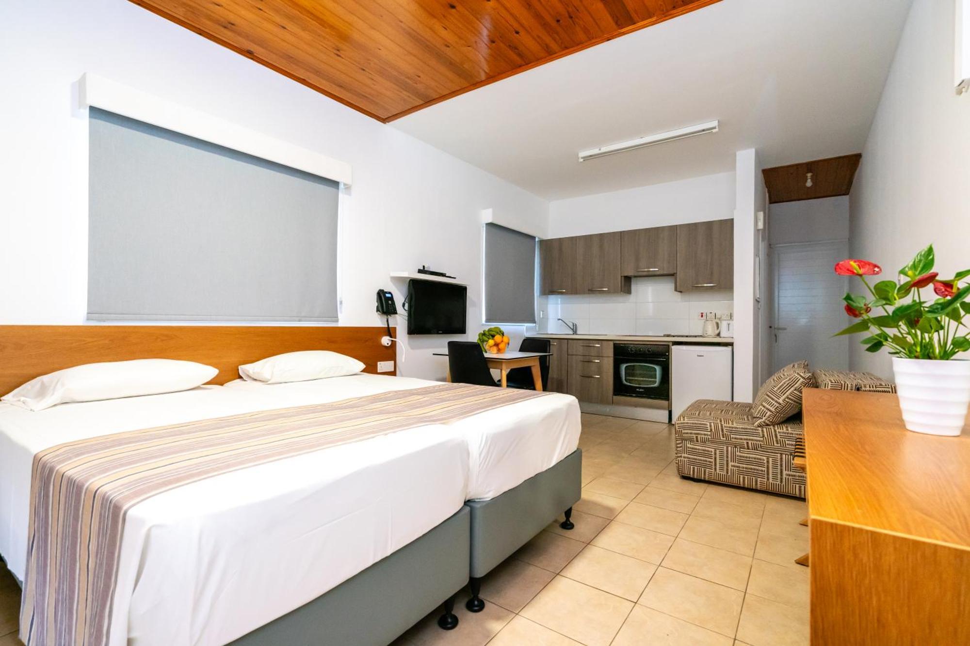 Helios 2 Apartman Paphos Kültér fotó