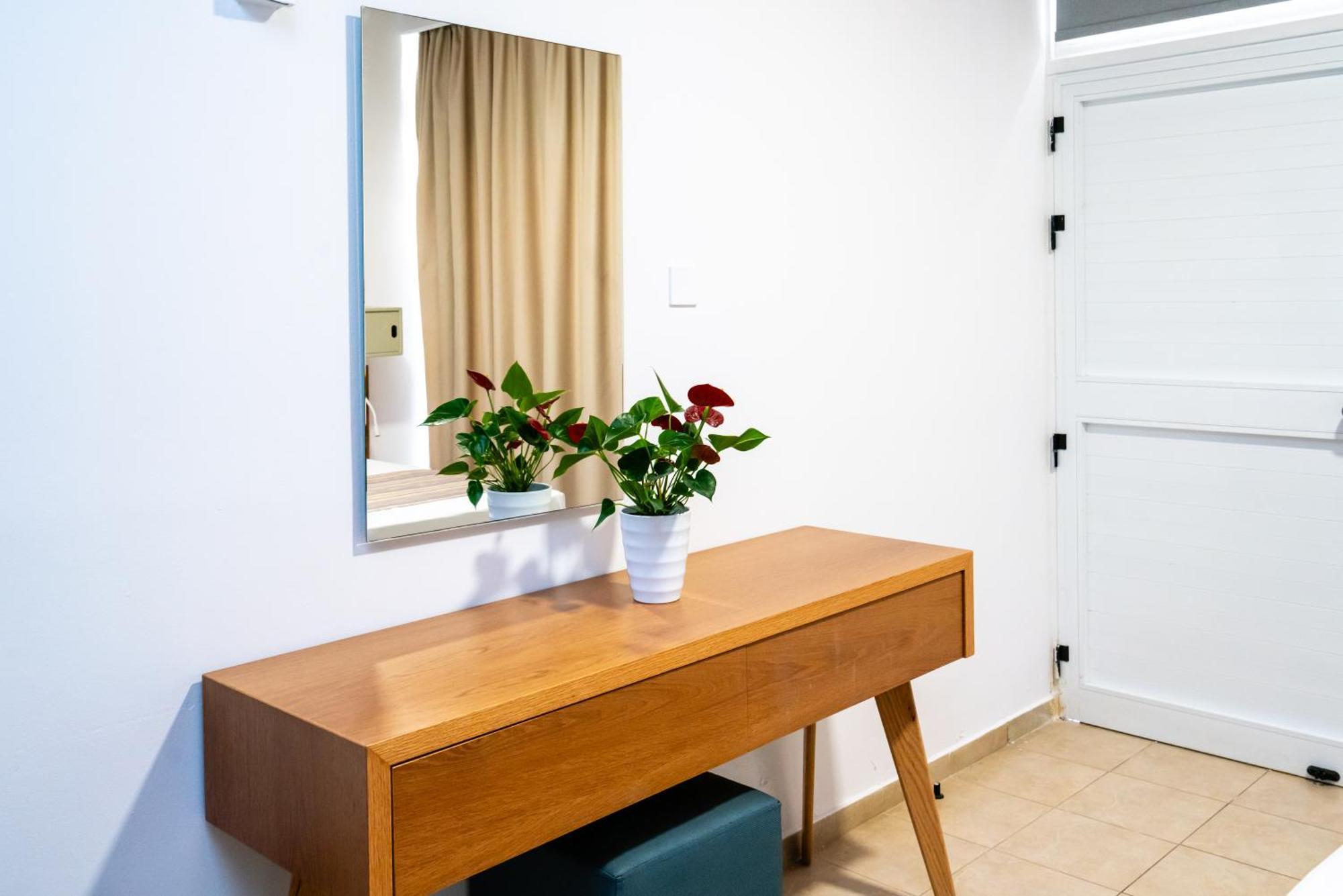 Helios 2 Apartman Paphos Kültér fotó