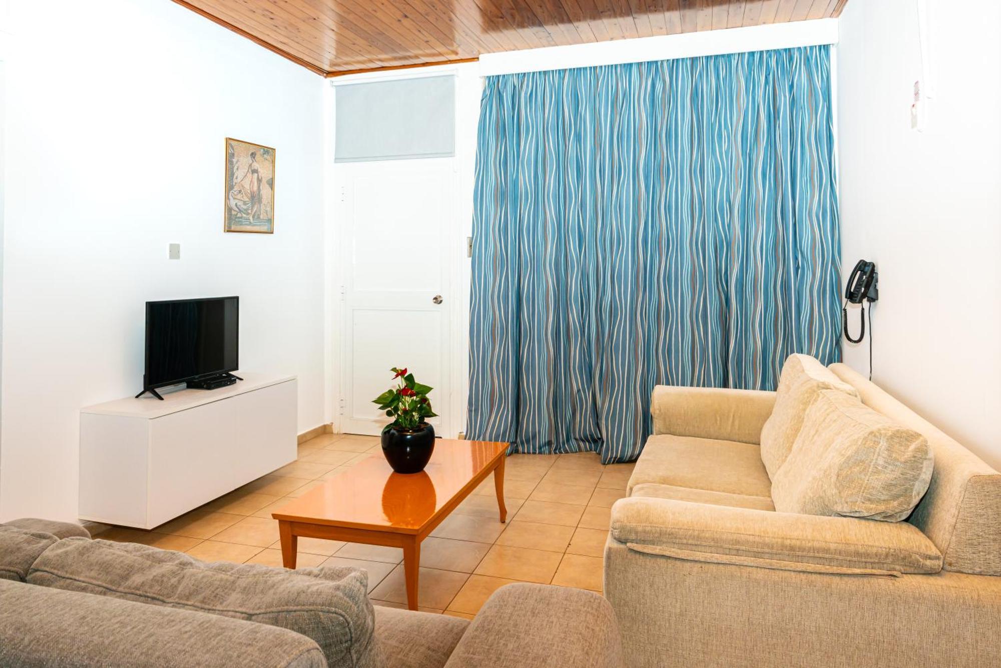 Helios 2 Apartman Paphos Kültér fotó